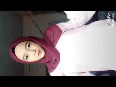 Terbaru tante jilbab belajar mendesah desah | part 5 подробнее. sma jilbab cantik goyang hot di tik tok - YouTube