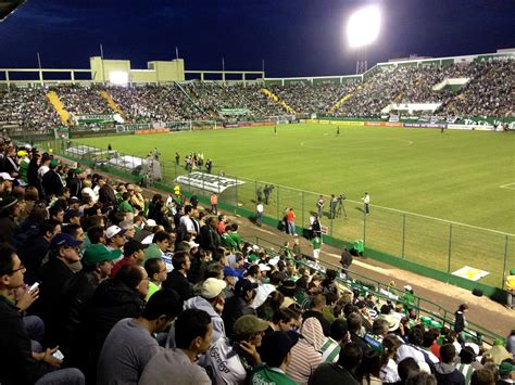 Associação chapecoense de futebol, commonly known as chapecoense and whose acronym is acf, is a brazilian football club, based in the city of chapecó in the state of santa catarina. Chapecoense é equipe que mais lota o estádio no Campeonato ...