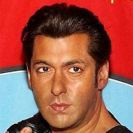 As salman khan celebrated father's day with his family on sunday, he took to instagram to share pictures. Who is Salman Khan Dating Now - Girlfriends & Biography (2020)