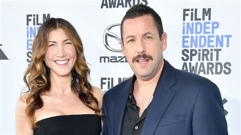 He is married to jacqueline titone and has two daughters. Seltene Bilder: Adam Sandler genießt Familienzeit am ...