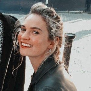 Mamma mia julie walters singing in blue mamma mia. Pin von Jana auf Lily James