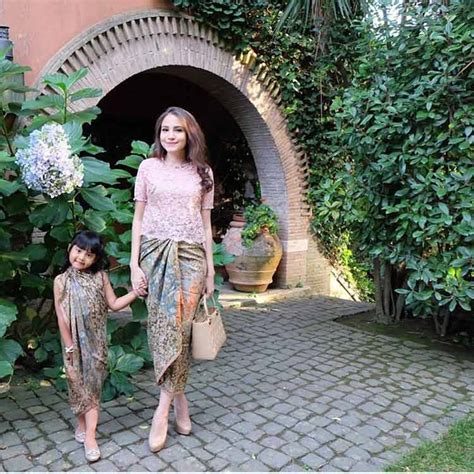 Related posts of desain baju batik brokat untuk anak. Top Terbaru 24+ Model Dress Kebaya Modern Anak