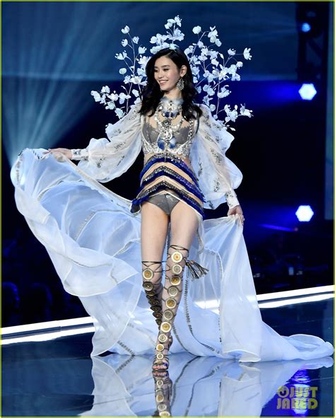 Trung quốc dân tộc : Ming Xi & Liu Wen Bring the Victoria's Secret Fashion Show ...
