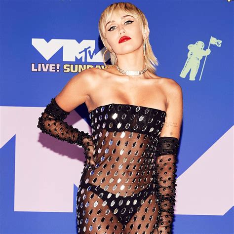 It's the first r&b video to win the top. MTV Video Music Awards 2020 Fashion: See Every Red Carpet ...