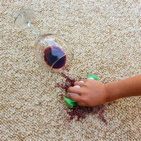 Wie man den fleck entfernt. Glas Rotwein Fiel Auf Teppich, Stockfoto - Bild von ...