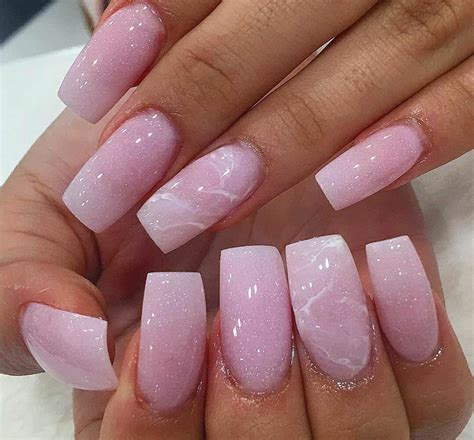Utile non solo a rinforzare le unghie, ma anche a sbiancarle in caso di ingiallimento. Unghie effetto marmo: come fare le marble nails. 11 idee ...