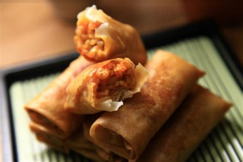 Kulit lumpia•cabai rawit merah•toge•kol•daun bawang•tahu putih. Lumpia Isi Tahu Pedas / Resep Martabak Mini Isi Tahu ...