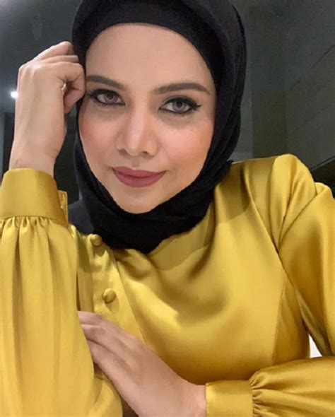 Katanya lagi kepada media, dah setahun kami kahwin, tentu ada sebabnya kami rahsiakan perkara ini. "Siapa Biadab Dan Kurang Ajar?" - Alyah Jelas Sebab Balik ...