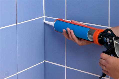 Regrouting the ceramic tiles in your bathroom can breathe new life into the space. How To Regrout Tiles: A 9 Step Guide to Regrouting Tiles ...