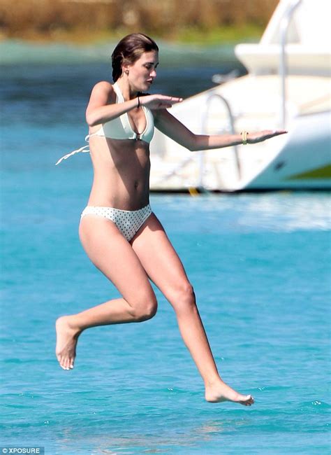 Videos as very hot with a 78.57% rating, porno video uploaded to main category: Mark Wahlberg's wife Rhea suffers bikini slip on Barbados ...