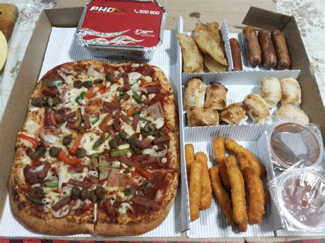 Heaps of delicious pizzas to choose from. Pizza Hut Delivery (PHD), Kebon Jeruk - Lengkap: Menu ...