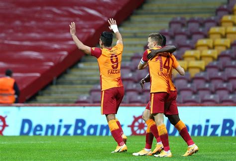 Var ise sohbet kısmında online olan yöneticilerden yardım alabilir veya ana sayfamızdan canlı maç izle listesine ulaşabilirsiniz. Erzurumspor 1-2 Galatasaray şifresiz canlı anlatım izle ...