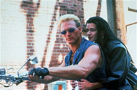 Joe huff (brian bosworth) is a tough, loner cop with a flair for infiltrating dangerous biker gangs. Studený jak kámen / Stone Cold (1991) | ČSFD.cz