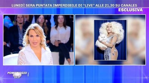 Il programma è giunto alla terza edizione e va in onda dallo studio 11 del centro di produzione. Live - Non è la D'Urso, Barbara dà spazio alla Donna Gatto ...