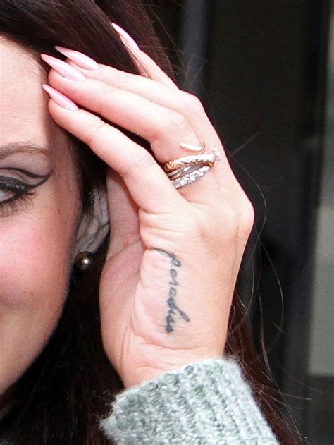 Lana del rey has a tattoo on on of her right fingers reading die young. Lana Del Rey Photos Photos - Lana Del Rey Greets Her Fans ...