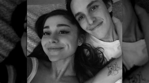 All about dalton gomez, ariana grande's fiancé and partner of over a year. In Ariana Grandes Verlobung mit Dalton Gomez - News24viral