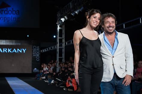 .murió en las últimas horas sofía sarkany, hija del reconocido diseñador richy sarkany. Exitoina | Protesta en topless en desfile de Ricky Sarkany