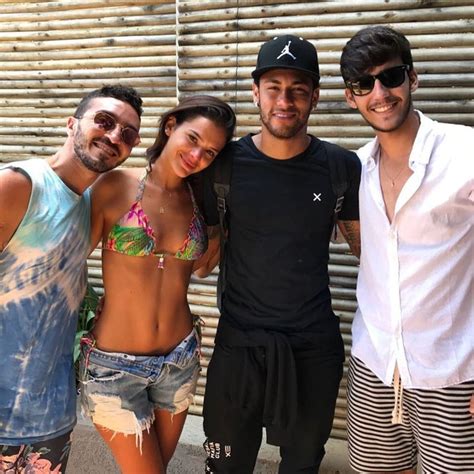 Jonathan dos santos thiago alcantara pictures, photos. Bruna Marquezine aparece emocionada ao lado de Neymar ...