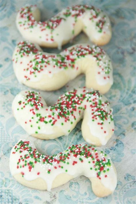 This is the recipe for traditional italian anise cookies. Italian Anisette Cookies | Recipe | Anisette cookies, Italian christmas cookies, Italian ...