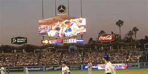 It has since gone viral, with more than 256,000 views on twitter by sunday. Gay Kiss Cam Moment Has Dodger Stadium Crowd Cheering ...