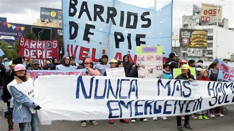 Marchan hasta plaza de mayo en reclamo de la sanción de la ley de emergencia alimentaria. MOVILIZACIÓN DE BARRIOS DE PIE POR EL DÍA DE SAN CAYETANO ...