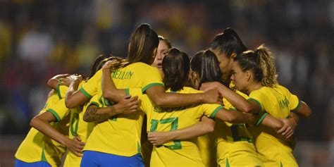 Neste sábado, chegaram à concentração as jogadoras que atuam no brasil: Seleção Feminina jogará Torneio da França em preparação às ...