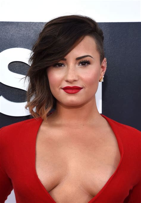 The role testosterone and dht have on hair loss. Demi Lovato At 2014 MTV Video Music Awards - Celebzz - Celebzz