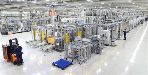 Valmet automotive with its typical nordic calmness provides an internal footprint and an environment which enables employees to go to forward and succeed with theirs jobs. Produzione di batterie da Valmet Automotive a Salo ...