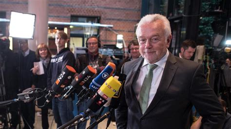 Nun ist der steueranwalt hanno berger in der schweiz festgenommen worden. Cum-Ex: Wolfgang Kubicki verteidigt Hanno Berger - WELT