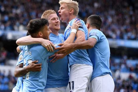 Zinchenko and konoplyanka at the end of the match between manchester city and shakhtar donetsk. Watch Oleksandr Zinchenko's brilliant reaction after ...