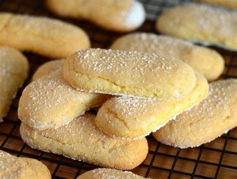 After removing from oven, while still warm, lightly dust your lady fingers with powdered sugar. Desserts To Make Using Lady Finger Biscuits / Chocolate ...