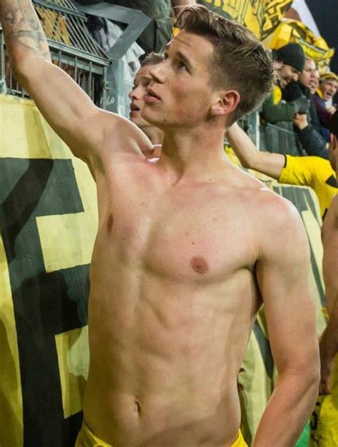 At just 19, christian pulisic is already one of borussia dortmund's and the usa's most important pulisic's parents mark and kelley both played collegiate soccer at george mason university, with his. Piłka nożna- Preferencje | Borussia dortmund, Dortmund und ...