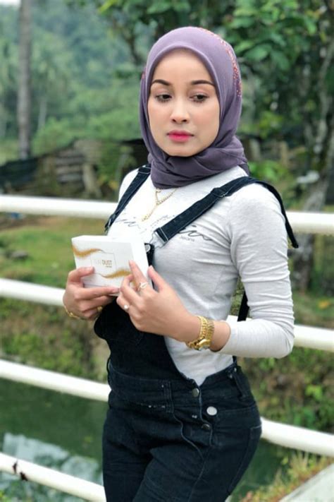 Lihat ide lainnya tentang jilbab cantik, kecantikan, pejuang wanita. Jilboob, Cewek Berhijab yang Memakai JIlbab Tapi Berpakaian Seksi - Dzargon
