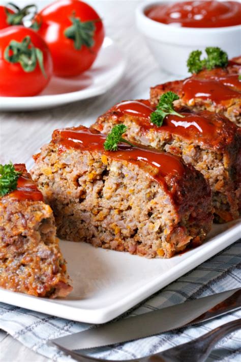 This meatloaf recipe is easy to for ground beef to be safe and fully cooked, it needs to reach an internal minimum temperature of 160 increase the oven temperature to 400 degrees and bake an additional 15 minutes, or until the. A 4 Pound Meatloaf At 200 How Long Can To Cook / Meatloaf ...