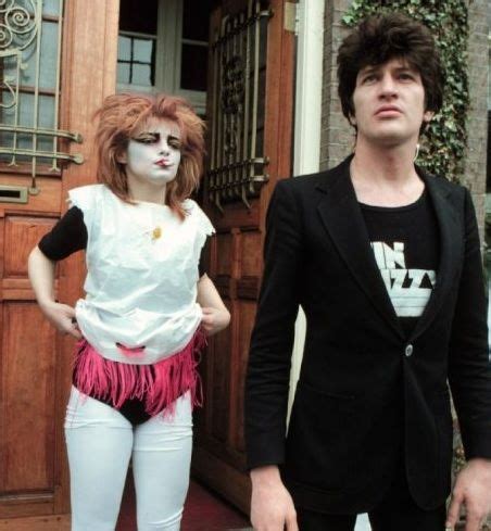 Trouwpartij van herman brood en nina hagen in de kerk van ruigoord 1979. HERMAN BROOD AND NINA HAGEN | Muziek