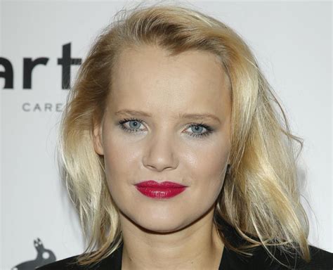 Actress of the teatr stary in krakow. Joanna Kulig w głównej roli w serialu Netflixa. A ...