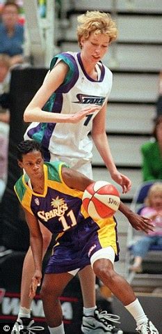 Brisbane, australia—former wnba player margo dydek, pregnant with her third child, has died after suffering a heart attack and being placed in a medically induced coma. Margo Dydek (1974-2011) | Il Morto del Mese