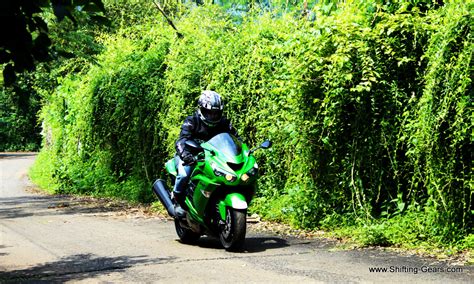 Stainless steel braided brake and clutch lines. Kawasaki Ninja ZX-14R photo gallery | Shifting-Gears