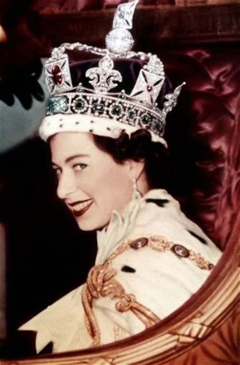 Elizabeth was born in mayfair, london. Queen Elizabeth II. - die kleine Frau mit den markanten ...