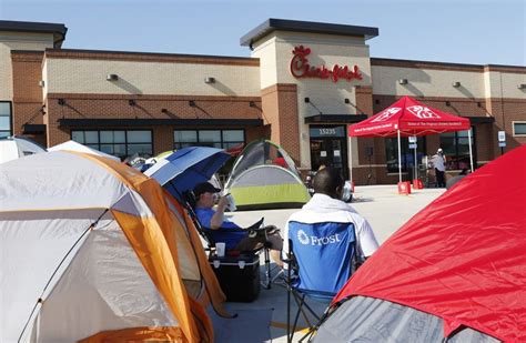 More images for 24 hour food places dallas » Parking lot party: Chick-fil-A groupies camp out for 24 ...