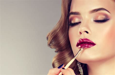 New study finds women wearing heavy makeup are viewed as having less ...