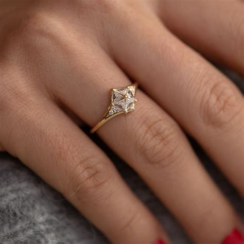Your engagement ring is one of the most important pieces of jewelry you will ever own… until your wedding band joins the stack! Star engagement ring with Five Triangle Cut Diamonds - ARTEMER