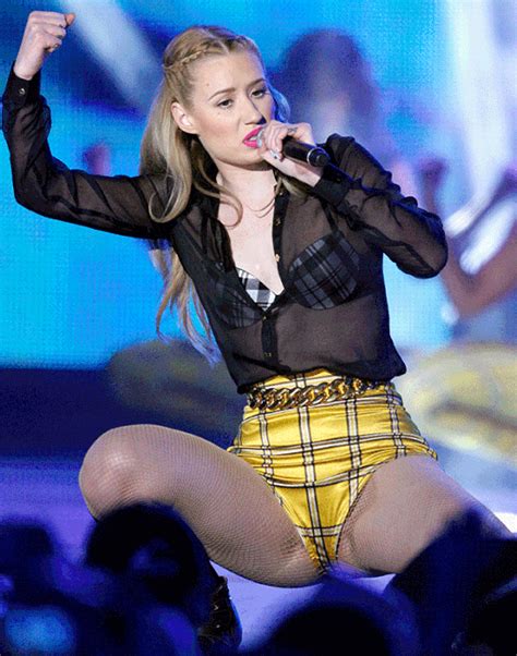 Top 34 hottest celebrity wardrobe malfunction in hollywood. Celebrity Wardrobe Malfunctions And Nip Slips - What's up ...