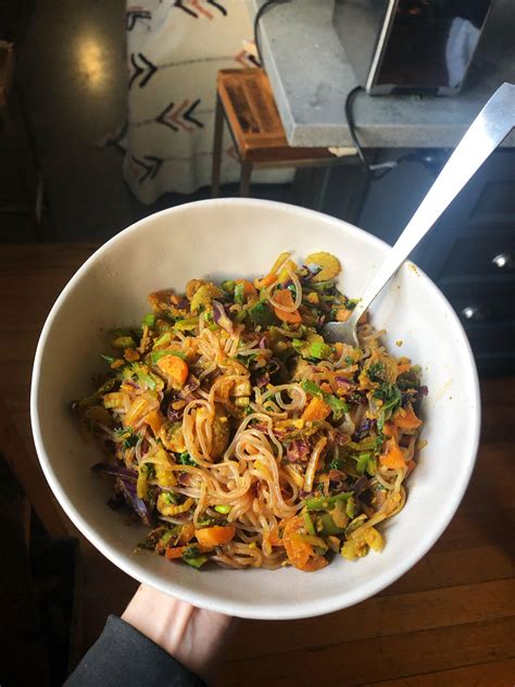 Should i eat low calorie and high protein foods to lose weight and build muscle? high volume low cal noodle stir fry, 200cal ...