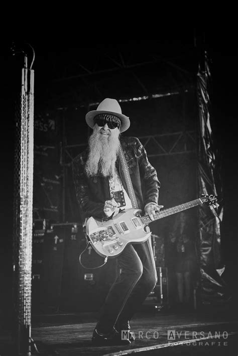 The group consists of founder billy gibbons (vocals, guitar), dusty hill (vocals, bass), and frank beard (drums). ZZ-Top - Gezähmte Bärte - Tick Talk