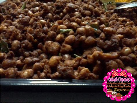 Walaubagaimanapun ianya juga sesuai dan sangat sedap dimakan bersama nasi himpit. Qasieh Cupcake ♥: Kacang Botak