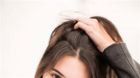 Start by prepping damp hair from roots to ends with a volumizing spray and a lightweight mousse. Volumizing Hair Tips for Adding Volume to Thin, Fine Hair ...