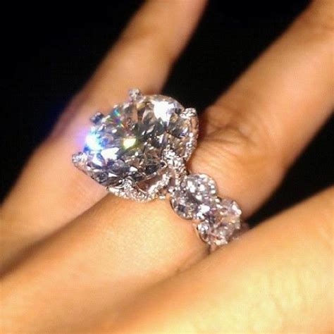 Hopefully this ring is big enough to make miss jackson forget about all the other hoes that floyd is chopping down. floyd mYWEATHER wedding ring | floyd mayweather wife s ...