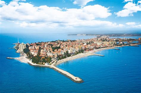 Bulharsko vyzdobené cyrilicí se stalo hlavním centrem slovanské kultury v evropě. Bulharsko - Pomorie - Portour CK