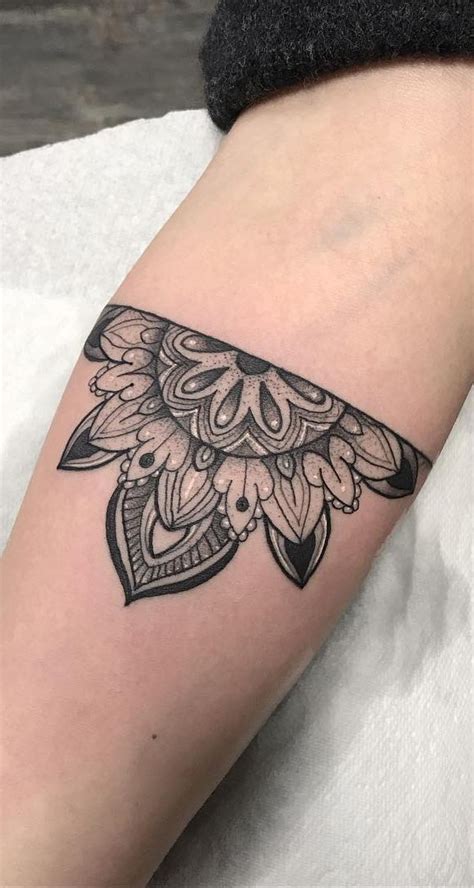 It crawls over the edges of the snow. Pin by Jessica Wallace on Tatuajes | Half mandala tattoo ...